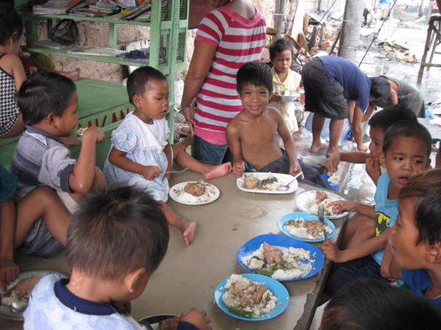 mealtime at the school in a cart in feb 2013
